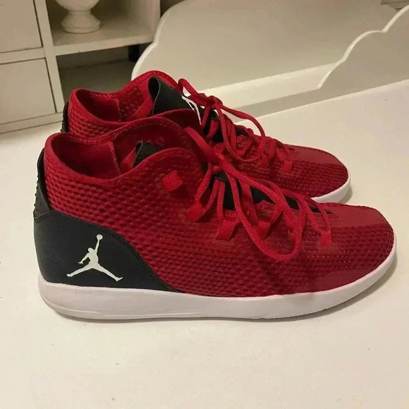 Air Jordan Reveal Basketball ShoesGym Red/Blk/White Size 13 great conditions